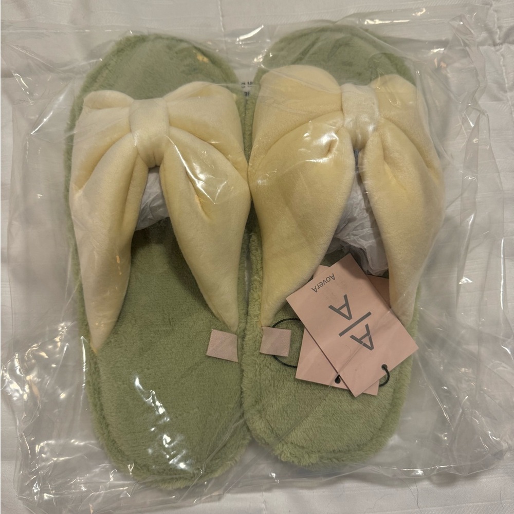 NEW Ariana Bohling slippers. Lime green and pale yellow. Size M 8-9